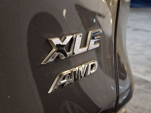 Used 2019 Toyota RAV4 XLE w/ All Weather Liner Package AWD/4WD image 31