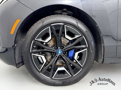 Used 2024 BMW iX xDrive50 w/ Sport Package AWD/4WD image 39