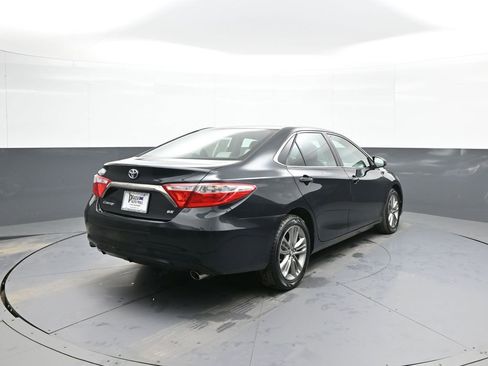 Used 2016 Toyota Camry SE image 6