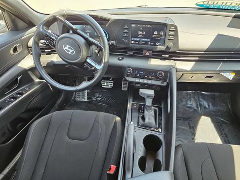 Certified 2025 Hyundai Elantra Sport FWD image 17