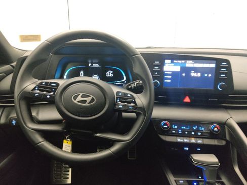 Used 2025 Hyundai Elantra Sport FWD image 22