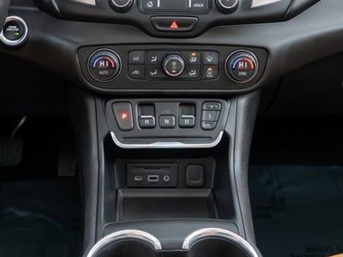 Used 2021 GMC Terrain SLT w/ Infotainment Package II image 18