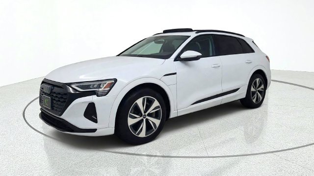 Used 2024 Audi Q8 e-tron Premium AWD/4WD image 3