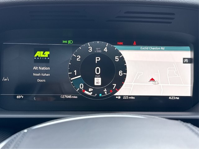 Used 2024 Land Rover Discovery Dynamic SE AWD/4WD image 16