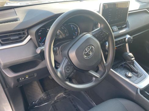 Used 2025 Toyota RAV4 LE image 28