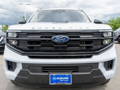 Used 2025 Ford Expedition Active AWD/4WD image 3