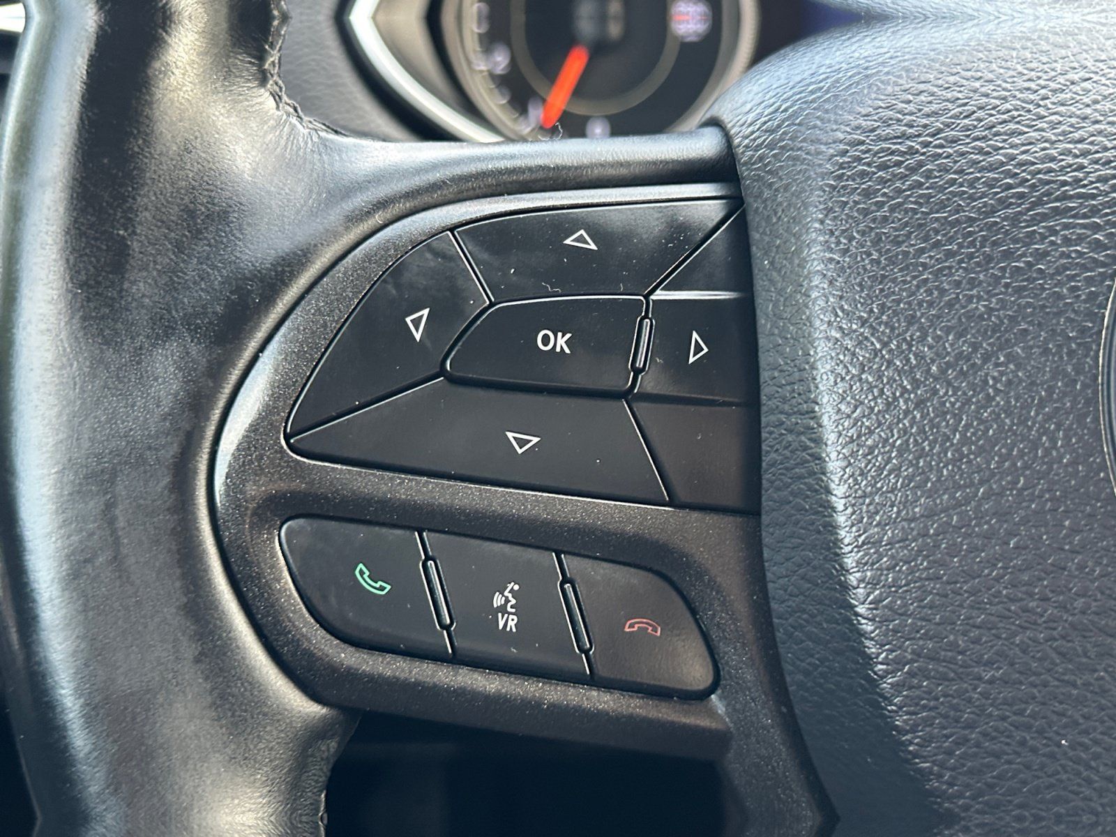 Used 2019 Jeep Cherokee Trailhawk w/ Cold Weather Group AWD/4WD image 20