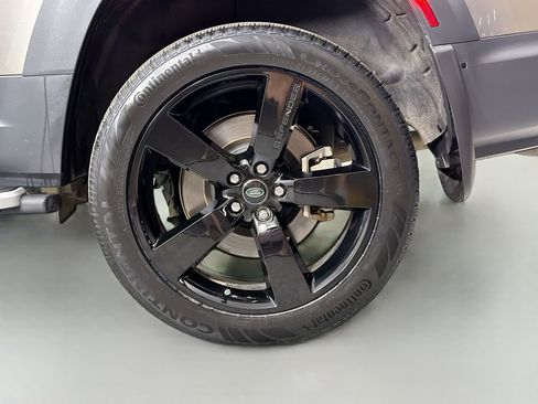 Certified 2023 Land Rover Defender 130 SE image 34