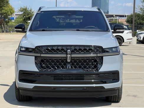 New 2025 Lincoln Navigator L Reserve w/ Jet Appearance Package image 13