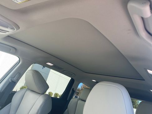 New 2025 Subaru Ascent Limited image 2