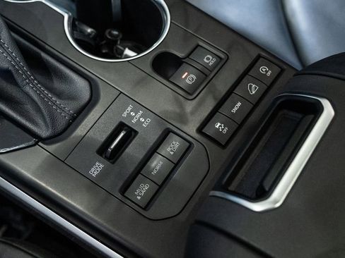 Certified 2022 Toyota Highlander XLE image 20