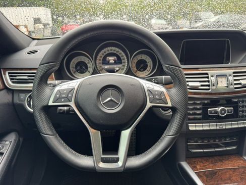 Used 2014 Mercedes-Benz E 550 4MATIC Sedan image 29
