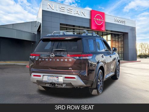 Used 2022 Nissan Pathfinder SL w/ SL Premium Package image 9