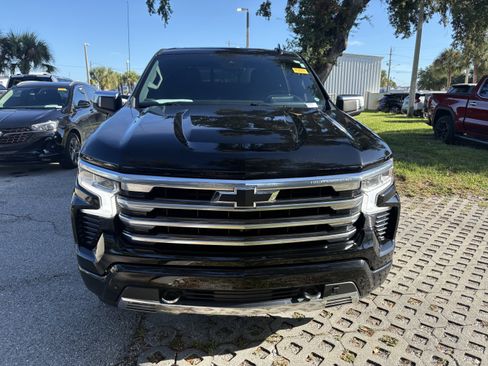 Used 2024 Chevrolet Silverado 1500 High Country AWD/4WD image 2