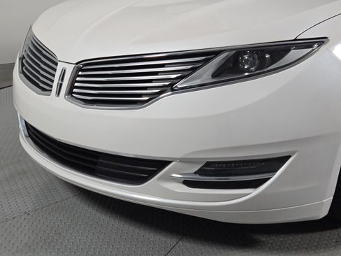 Used 2016 Lincoln MKZ FWD image 8