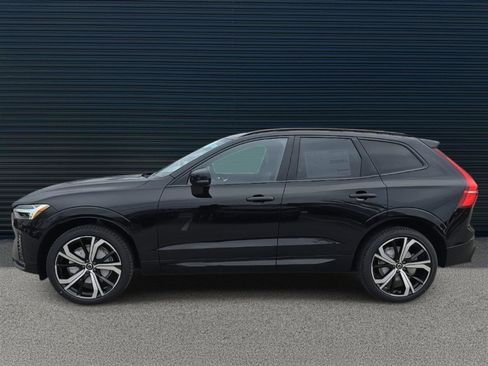 Used 2025 Volvo XC60 B5 Ultra w/ Climate Package image 3