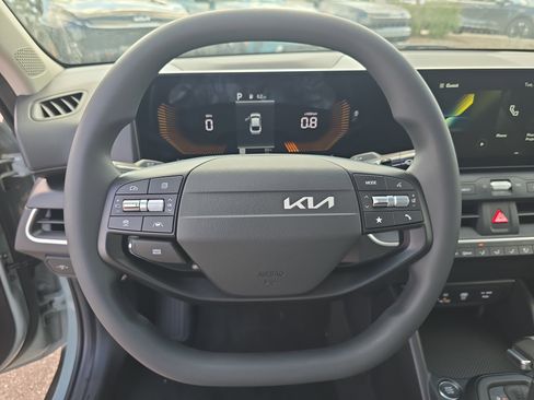 New 2025 Kia K4 LXS image 31