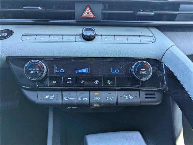 Certified 2025 Hyundai Elantra Limited FWD image 20