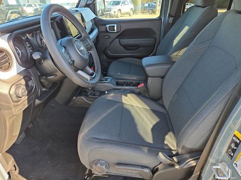 New 2025 Jeep Gladiator Sport image 13