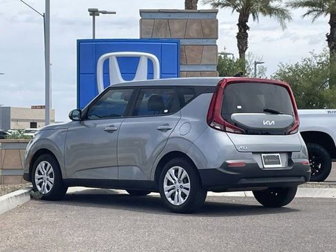 Used 2022 Kia Soul LX FWD image 5