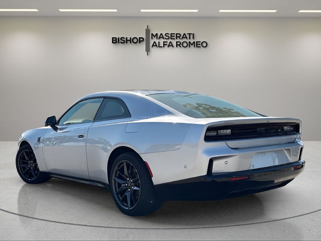 Used 2025 Dodge Charger Daytona Scat Pack w/ Plus Group AWD/4WD image 3