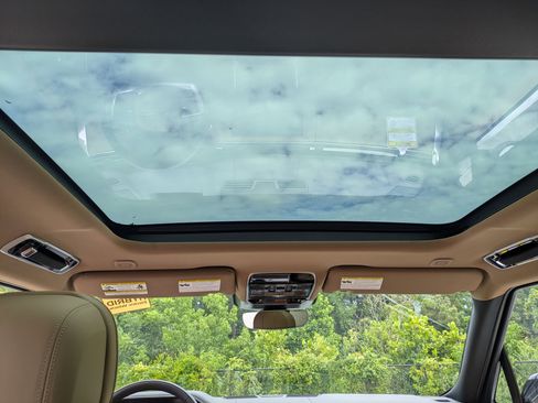 New 2025 Land Rover Range Rover SE image 25