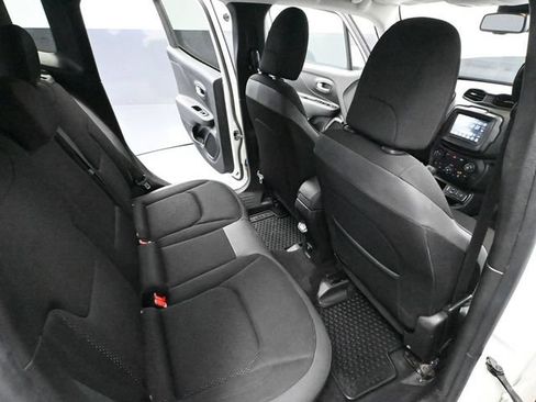 Used 2020 Jeep Renegade Altitude FWD image 40