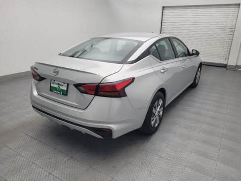 Used 2024 Nissan Altima 2.5 S FWD image 9