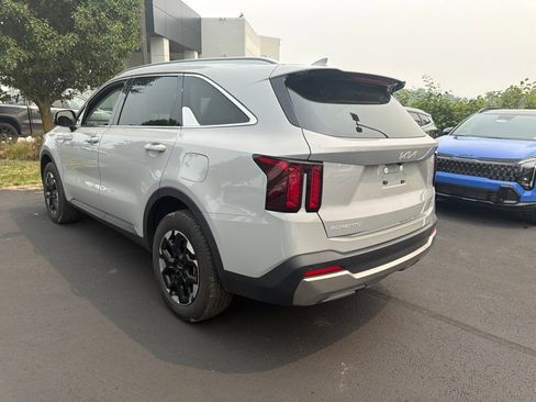 Certified 2024 Kia Sorento S w/ Panoramic Sunroof Package AWD/4WD image 5