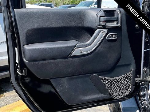Used 2014 Jeep Wrangler Unlimited Sahara AWD/4WD image 18