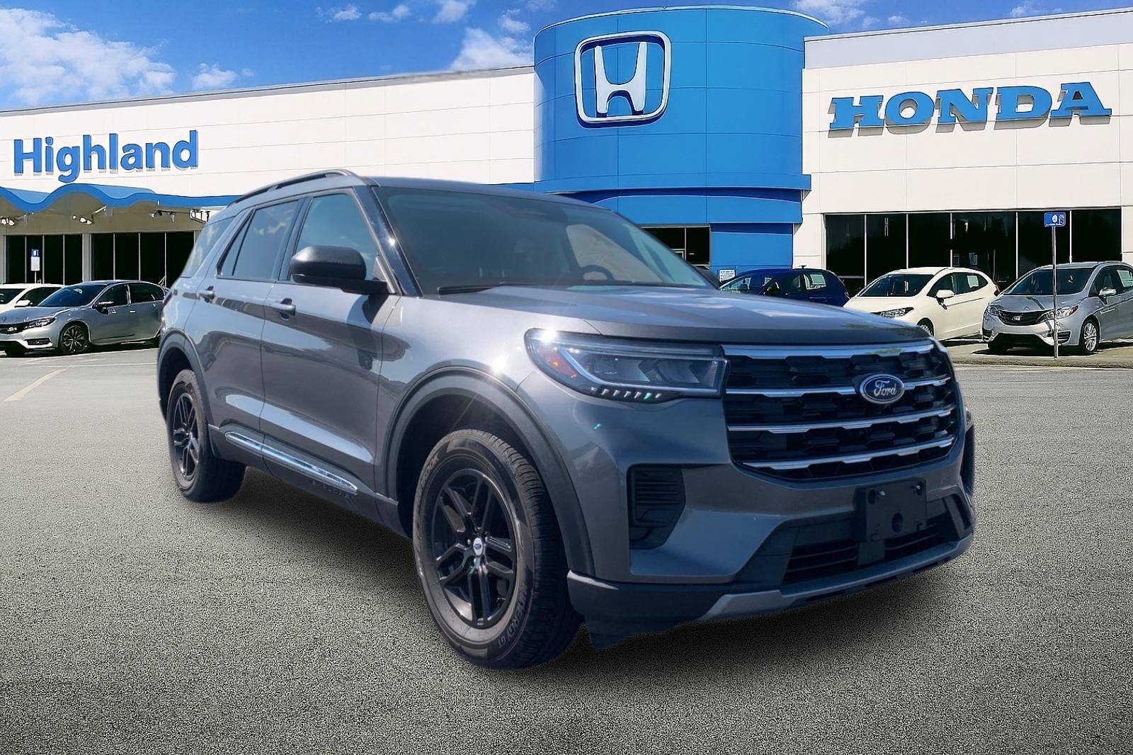 Used 2025 Ford Explorer Active AWD/4WD image 7