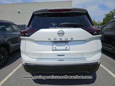 Used 2026 Nissan Rogue SV w/ SV Premium Package FWD image 8
