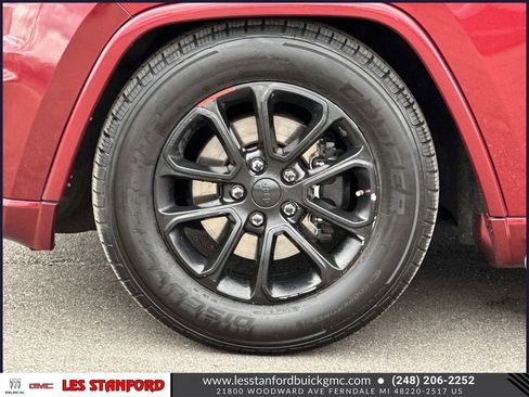 Used 2014 Jeep Grand Cherokee Overland AWD/4WD image 10