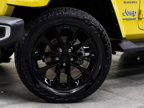 Used 2022 Jeep Wrangler Unlimited Sahara w/ Cold Weather Group AWD/4WD image 3