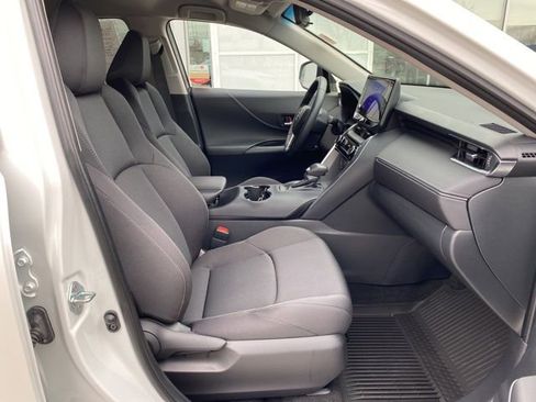 Certified 2024 Toyota Venza LE image 18