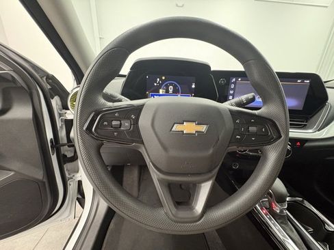 Used 2025 Chevrolet Trax LT image 13