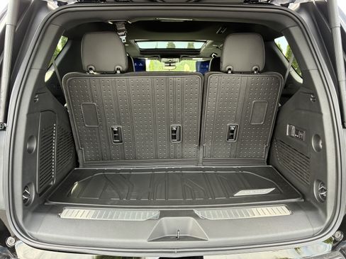 New 2026 Chevrolet Tahoe High Country AWD/4WD image 12
