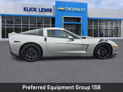 Used 2005 Chevrolet Corvette Coupe w/ Preferred Equipment Group image 9