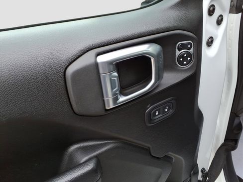 Used 2024 Jeep Wrangler Unlimited Rubicon 4xe image 17