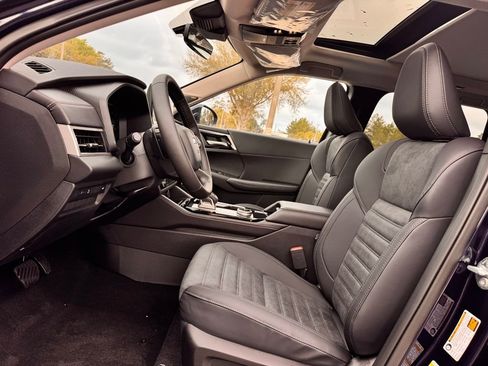 New 2026 Mitsubishi Outlander SE FWD image 13