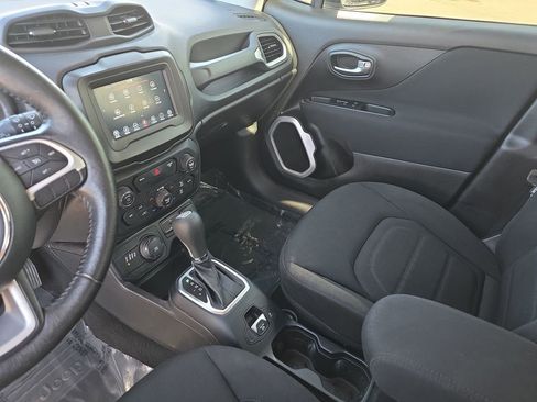 Used 2020 Jeep Renegade Latitude w/ Cold Weather Group AWD/4WD image 21