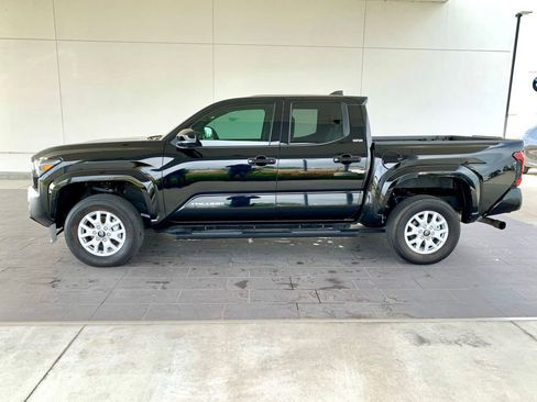 Used 2025 Toyota Tacoma SR5 image 8