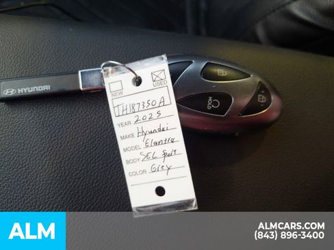 Used 2025 Hyundai Elantra Sport image 13