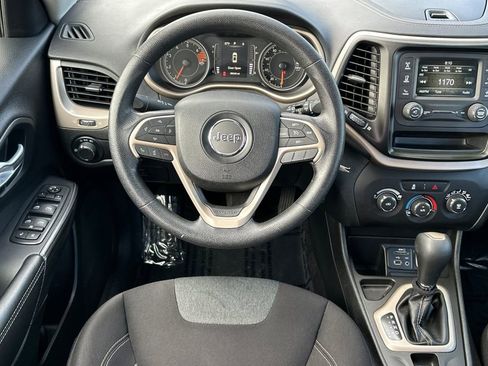 Used 2016 Jeep Cherokee Sport FWD image 14