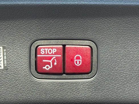 Used 2024 Mercedes-Benz GLC 300 4MATIC image 16