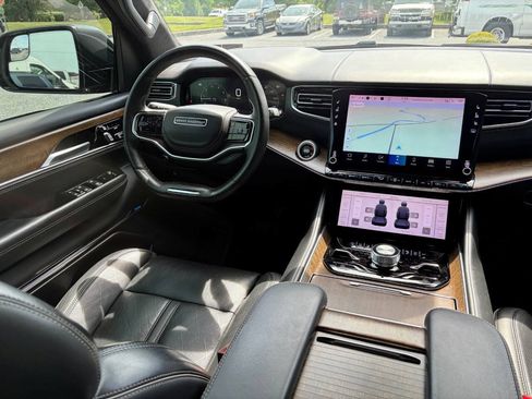 Used 2022 Jeep Grand Wagoneer Series II AWD/4WD image 7