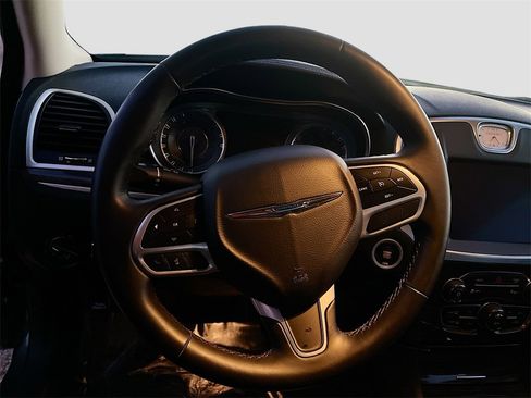 Used 2021 Chrysler 300 Touring L image 11