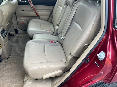 Used 2010 Toyota Highlander Limited AWD/4WD image 11