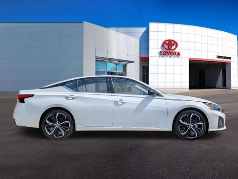 Used 2024 Nissan Altima 2.5 SR FWD image 8