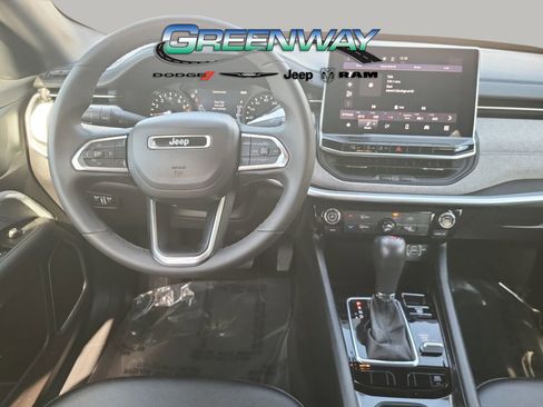 Used 2024 Jeep Compass Latitude image 12